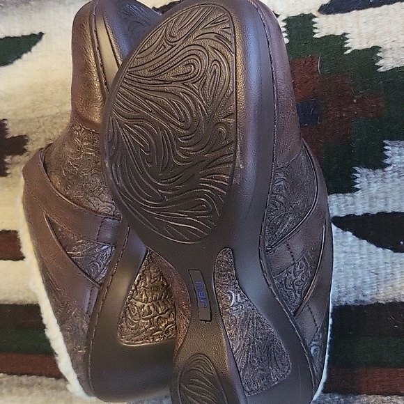 COPY - JBU (JAMBU) Fleece lined clogs. Super comfy footbed. Size 7  Brown.   NWT - Picture 5 of 7